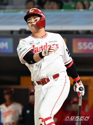 이게 무슨 비극이냐...이제 야구 눈 뜨나 했는데, 몸 맞은 공에 '충격 손목 골절상'