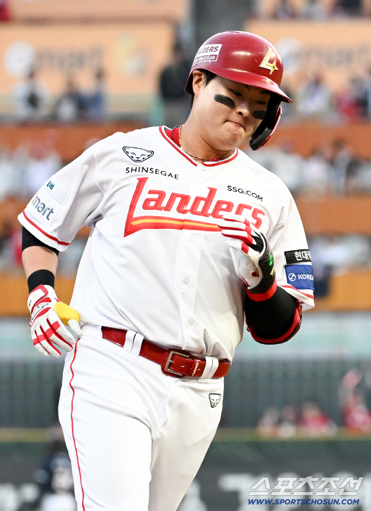 15일 인천SSG랜더스필드에서 열린 SSG와 두산의 경기. 1회말 2사 2,3루 SSG 고명준이 스리런포를 날린 뒤 환호하고 있다. 인천=박재만 기자 pjm@sportschosun.com/2026.04.15/