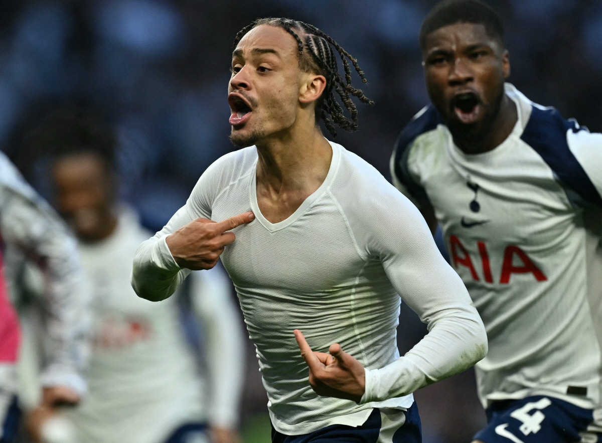 Tottenham Hotspur's Dutch midfielder #07 Xavi Simons celebrates after scoring their second goal during the English Premier League football match between Tottenham Hotspur and Brighton and Hove Albion at the Tottenham Hotspur Stadium in London, on April 18, 2026. (Photo by Ben STANSALL / AFP) / RESTRICTED TO EDITORIAL USE. No use with unauthorized audio, video, data, fixture lists, club/league logos or 'live' services. Online in-match use limited to 120 images. An additional 40 images may be used in extra time. No video emulation. Social media in-match use limited to 120 images. An additional 40 images may be used in extra time. No use in betting publications, games or single club/league/player publications. /