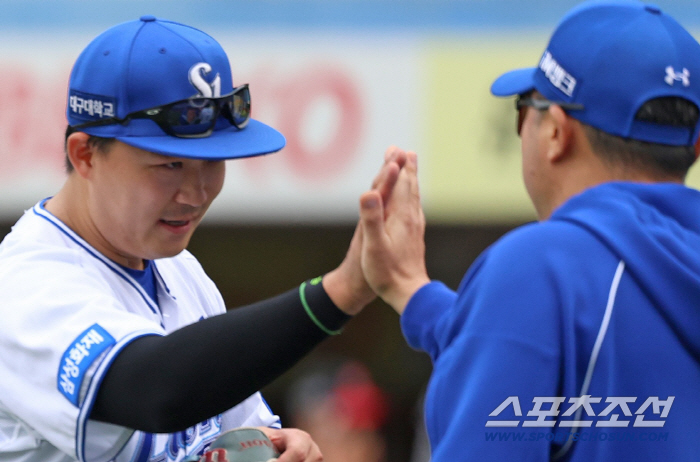 4할타자 전병우의 폭격. 김영웅 오면? 박진만 감독 "지금도 고민할게 많은데..."