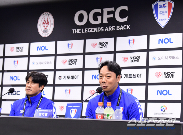 "수원의 맛 보여주겠다" 수원 레전드의 각오...긱스 만나는 '염긱스' "오른쪽으로 제칠 것", 서정원 감독 "고종수가 무리하더라"[현장 인터뷰]