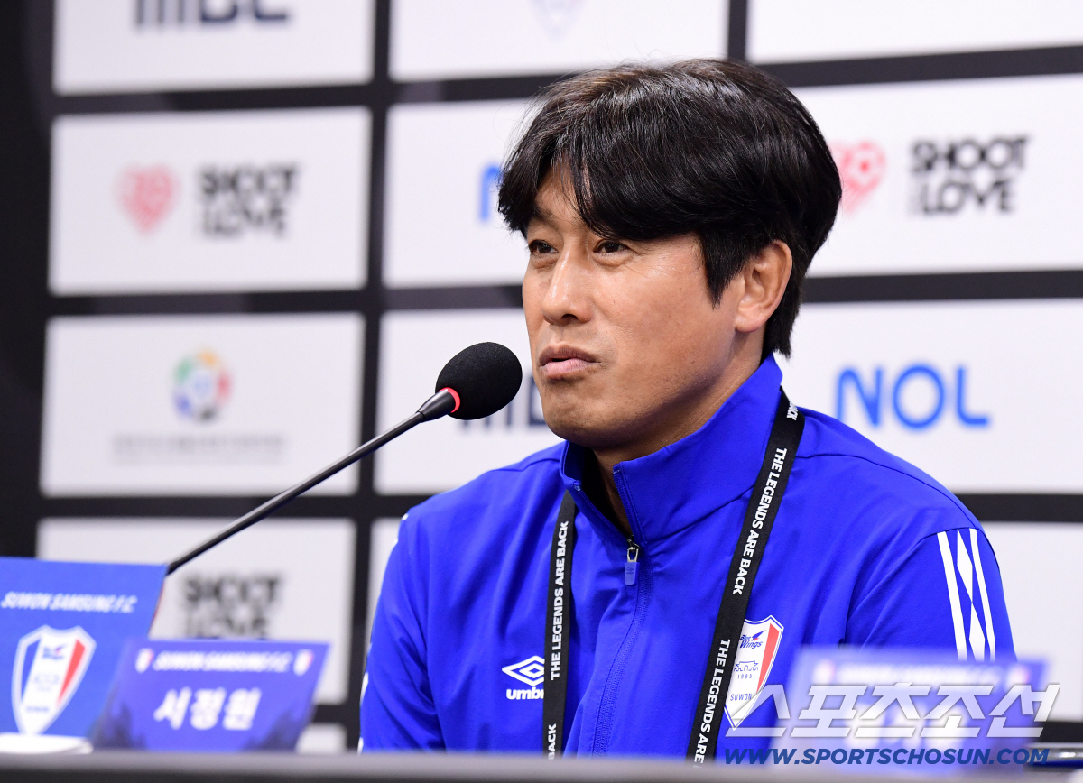 19일 수원 월드컵경기장에서 OGFC와 수원삼성의 레전드 매치가 열렸다. 경기를 앞두고 기자회견에 참석한 서정원 감독. 수원=송정헌 기자 songs@sportschosun.com/2026.04.19/