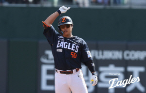 문현빈 홈런 포함 4안타 4타점 → 베네수엘라특급 6이닝 무실점 인생투…한화, 물먹은 솜방망이 구멍 '숭숭' 뚫린 롯데 딛고 2연승 [부산리뷰]