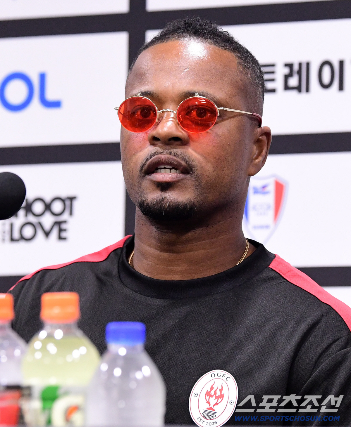 19일 수원 월드컵경기장에서 OGFC와 수원삼성의 레전드 매치가 열렸다. 경기를 앞두고 기자회견에 참석한 에브라. 수원=송정헌 기자 songs@sportschosun.com/2026.04.19/