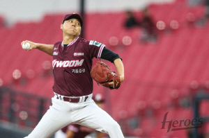 '미쳤다, 하영민!' 7이닝 5K 무실점 완벽투…'안우진 없을땐 내가 토종 1선발' 천금같은 퀄리티스타트 