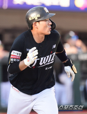 '아웃→패배' 순간에 박수갈채 이어졌다…1R 포수의 명품 12구 승부, '졌지만 잘싸웠다'는 이런 것