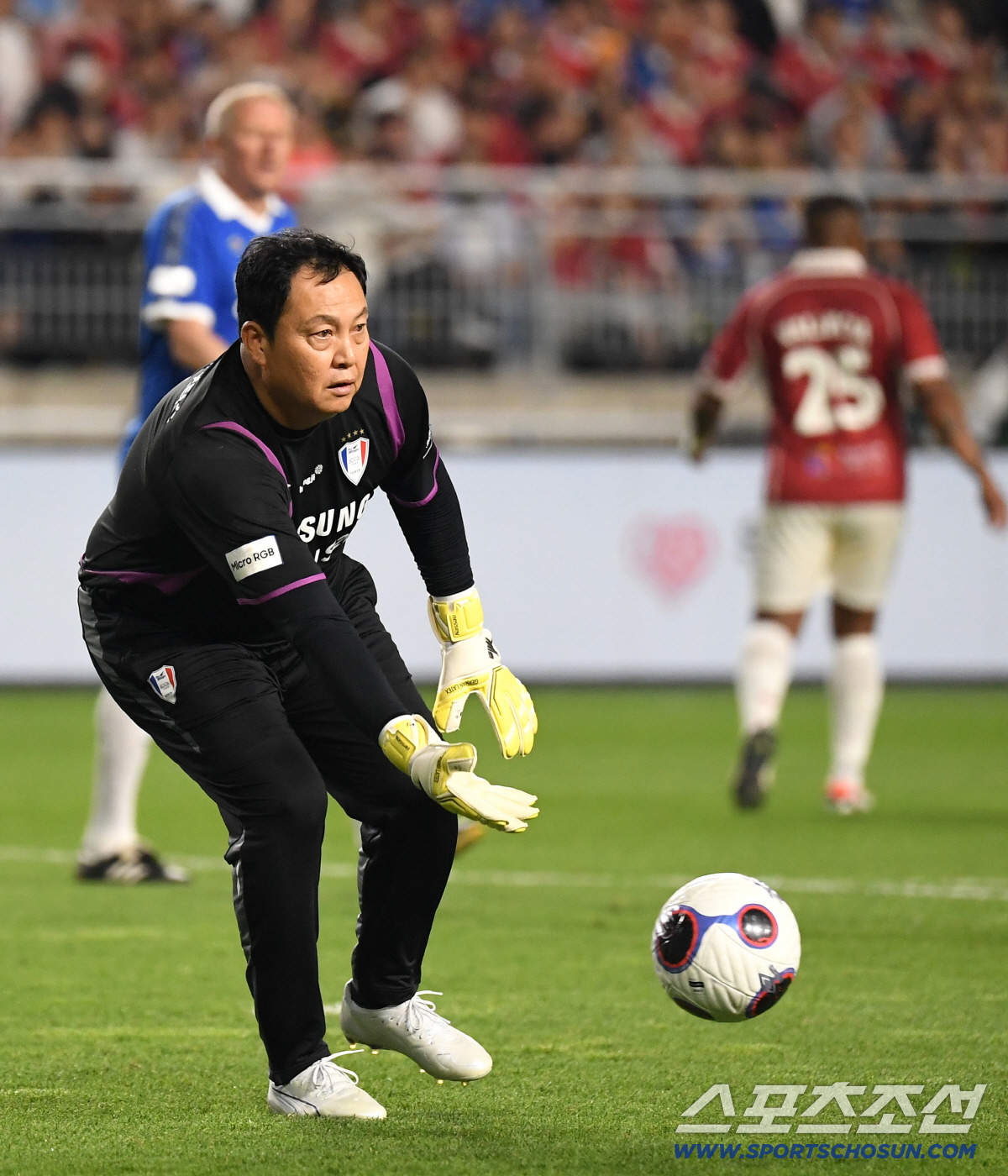 19일 수원 월드컵경기장에서 OGFC와 수원삼성의 레전드 매치가 열렸다. 골키퍼 선발한 수원삼성 이운재. 수원=송정헌 기자 songs@sportschosun.com/2026.04.19/