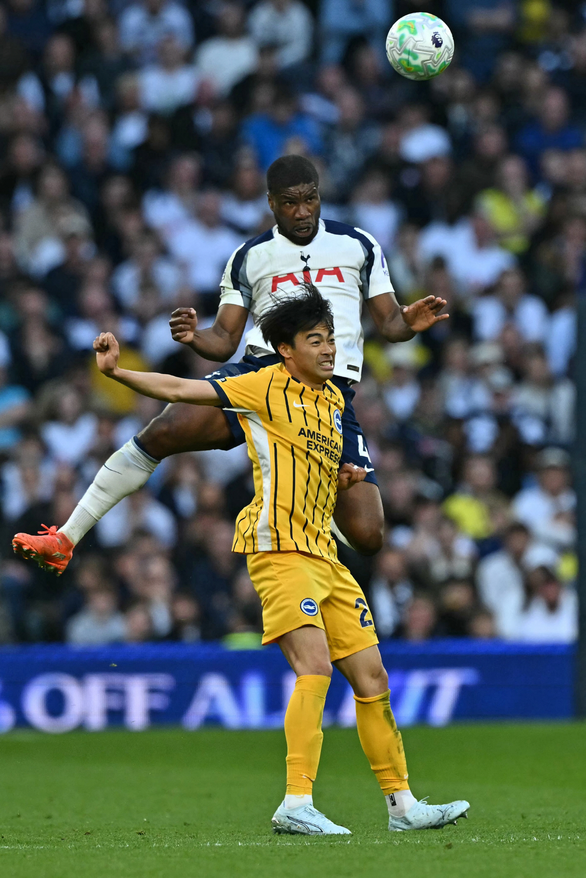 '극장골 빌미' 토트넘DF에 성난 팬, 인종차별 SNS 융단폭격 '충격'→"우린 더 강해져 돌아올것" 토트넘-EPL사무국 "런던경찰 신고,악플러 색출해 엄벌"