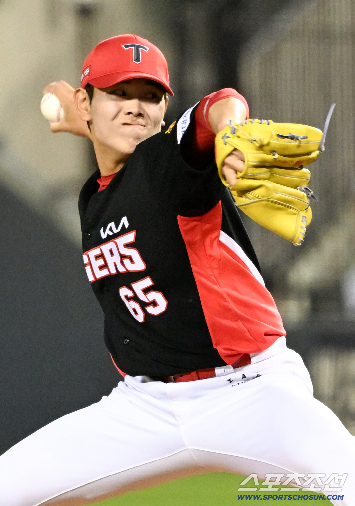 18일 잠실구장에서 열린 두산과 KIA의 경기. KIA 성영탁이 역투하고 있다. 잠실=박재만 기자 pjm@sportschosun.com/2026.04.18/