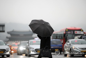'곡우'에 전국 곳곳 비…서쪽 지역 미세먼지 '나쁨'