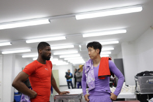 손흥민 인종차별 충격 피해 잊었나, 토트넘 '오피셜' 공식발표...'피해자' 단소 지킨다 