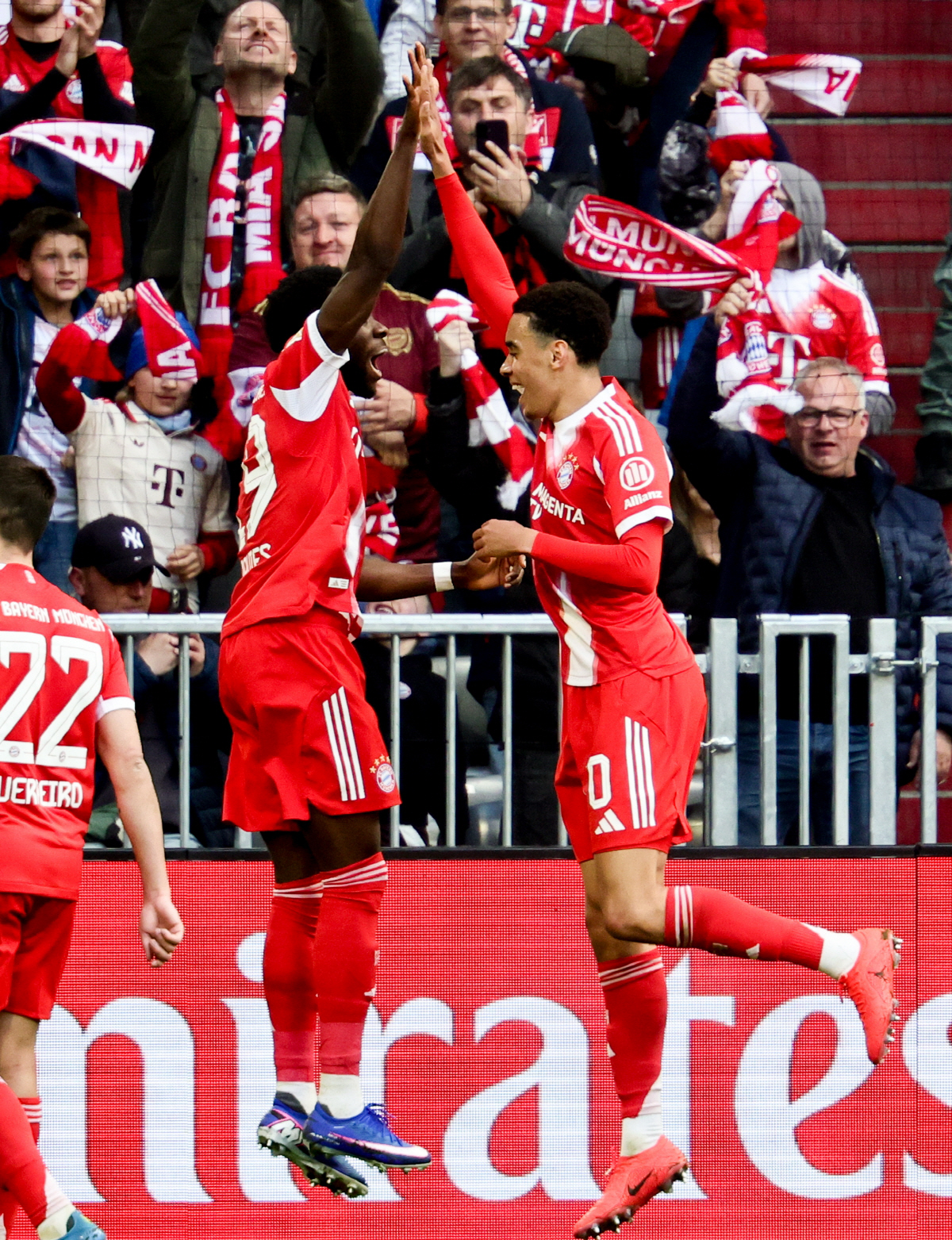 무시알라(오른쪽)과 데이비스 EPA