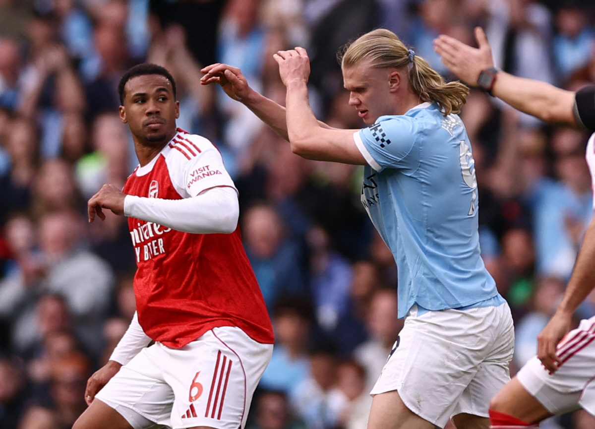 "내가 넘어졌으면 마갈량이스 퇴장이었어!" '짜릿 결승골' 홀란, 속옷 뜯긴 격렬한 90분 신경전 후 작심 메시지