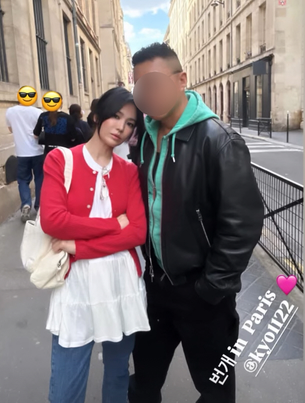 송혜교, "내가 사랑하는 두 친구"..남사친들과 보낸 자유로운 파리 일상