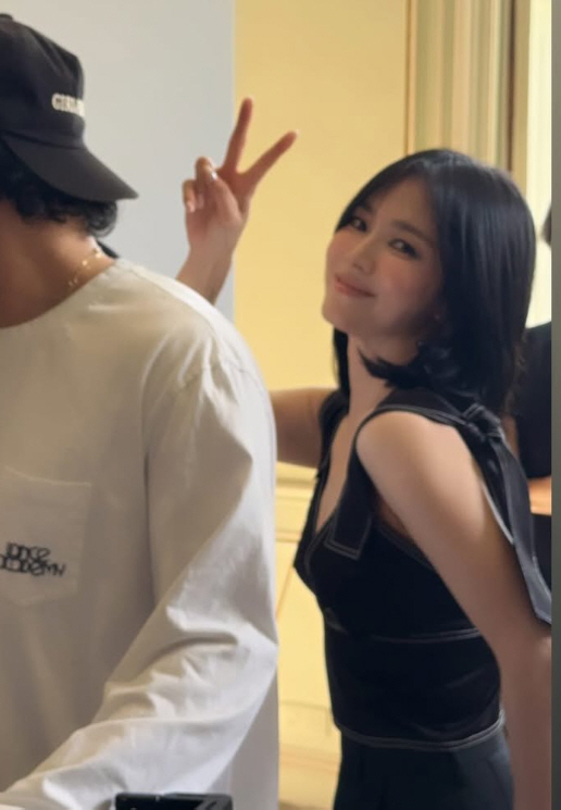 송혜교, "내가 사랑하는 두 친구"..남사친들과 보낸 자유로운 파리 일상