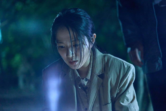 [공식] '살목지' 2주 연속 흥행 1위..150만 돌파 목전→김혜윤X이종원 '망사' 관계성까지 화제