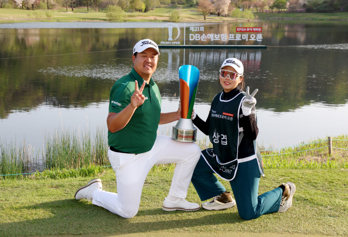 10년이면 강산도 변한다는데, 감격의 2번째 우승 "캐디 여자친구, 나에겐 큰 차이...프러포즈는 알아서 할게요" [춘천 현장]