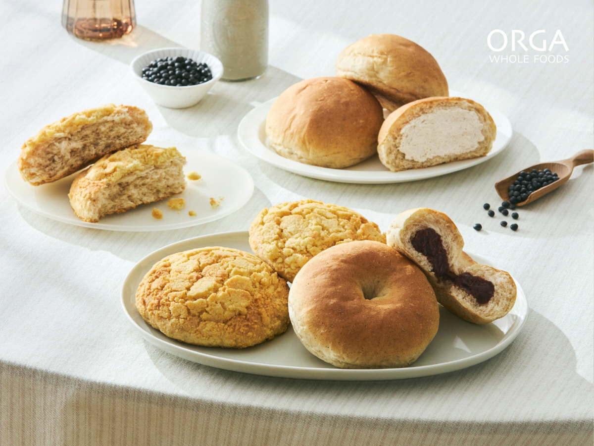 ◇ 두유로 반죽한 '검정콩 간식빵' 3종. 사진제공=올가홀푸드