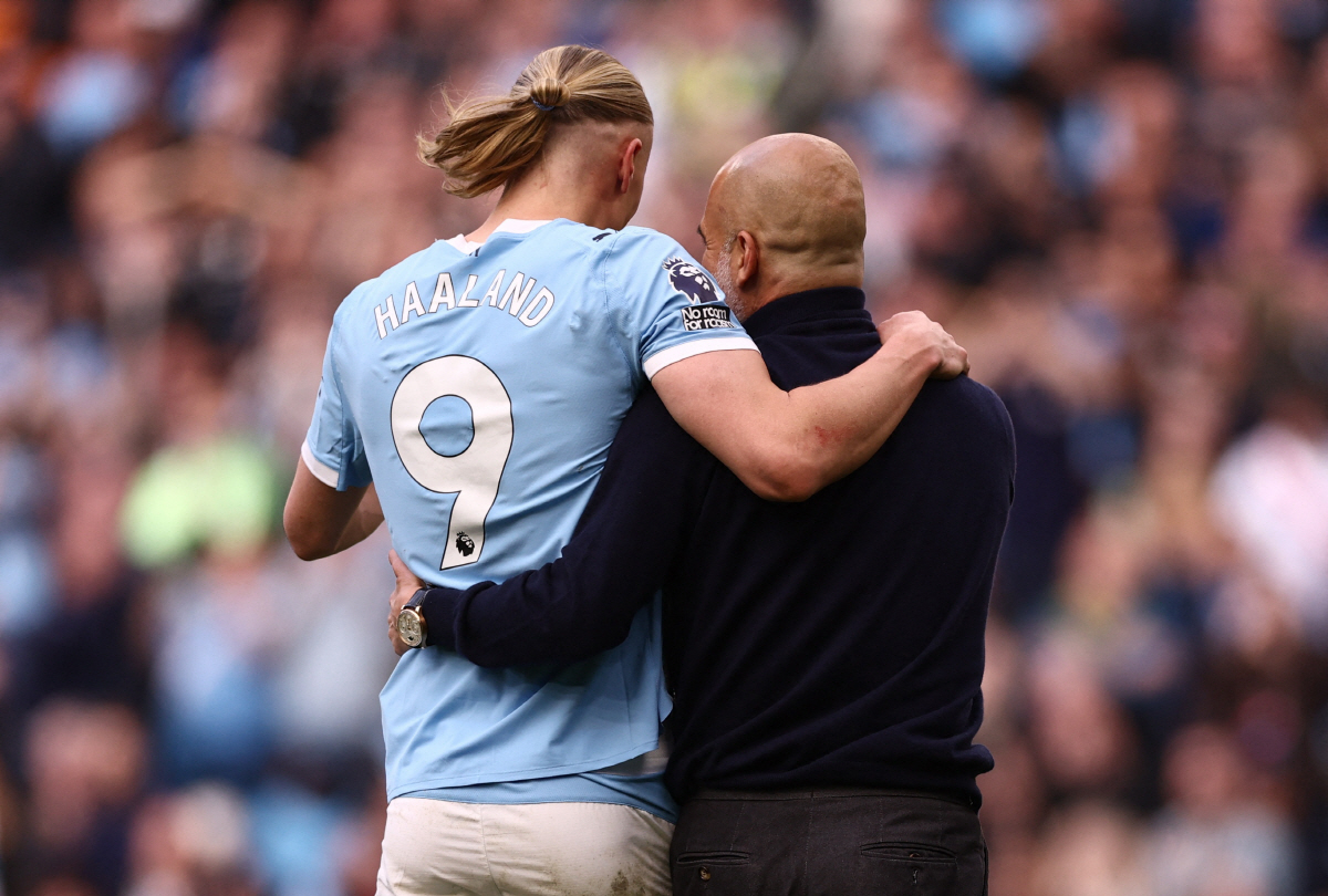 "또 역전우승각?" 맨시티가 아스널을 잡은 현 시점, 슈퍼컴퓨터 예측 EPL 우승팀은 과연...