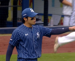 원태인 던질 땐, 3루 코치는 미동도 없어야 하나...삼성 내분 논란, 왜 LG를 건드렸나