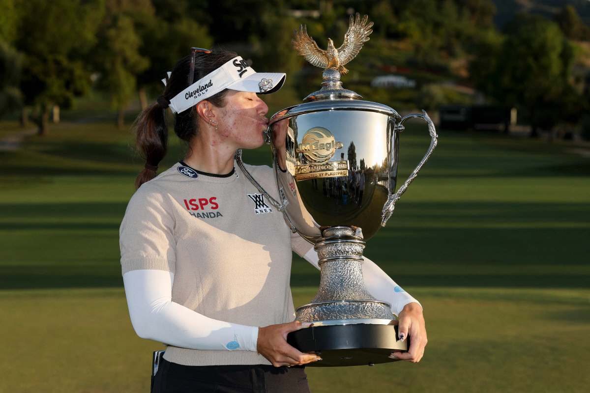 TARZANA, CALIFORNIA - APRIL 19: Hannah Green of Australia poses with the trophy after winning the JM Eagle LA Championship presented by Plastpro at El Caballero Country Club on April 19, 2026 in Tarzana, California. Harry How/Getty Images/AFP (Photo by Harry How / GETTY IMAGES NORTH AMERICA / Getty Images via AFP)