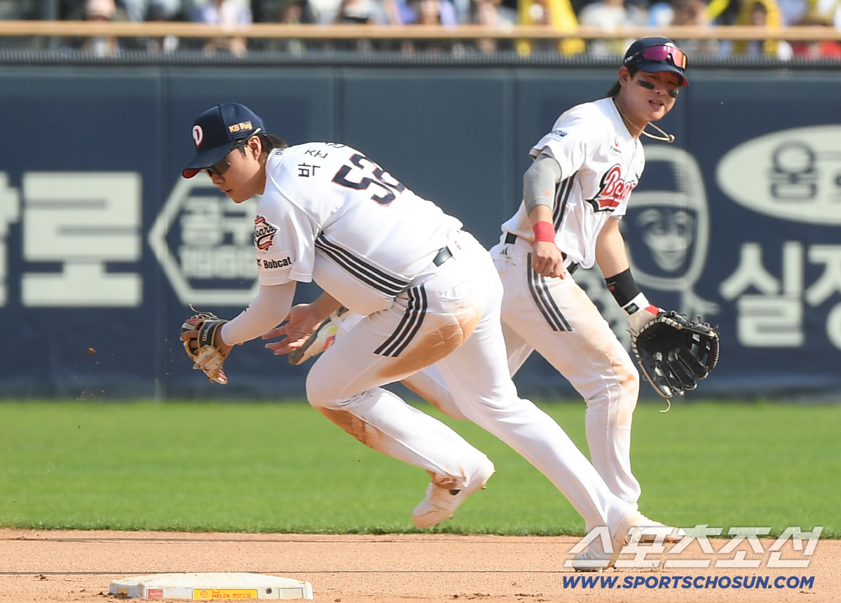 19일 서울 잠실구장에서 열린 KIA-두산전. 6회초 2사 김호령을 내야땅볼로 처리한 2루수 박준순의 호수비. 잠실=정재근 기자 cjg@sportschosun.com/2026.4.19/