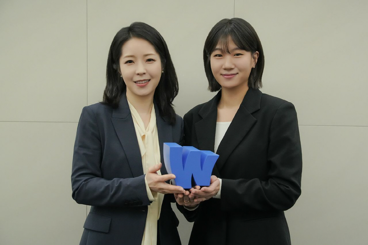 '베팅 온 팩트' 참가자 강전애(왼쪽), 박성민. 사진 제공=웨이브