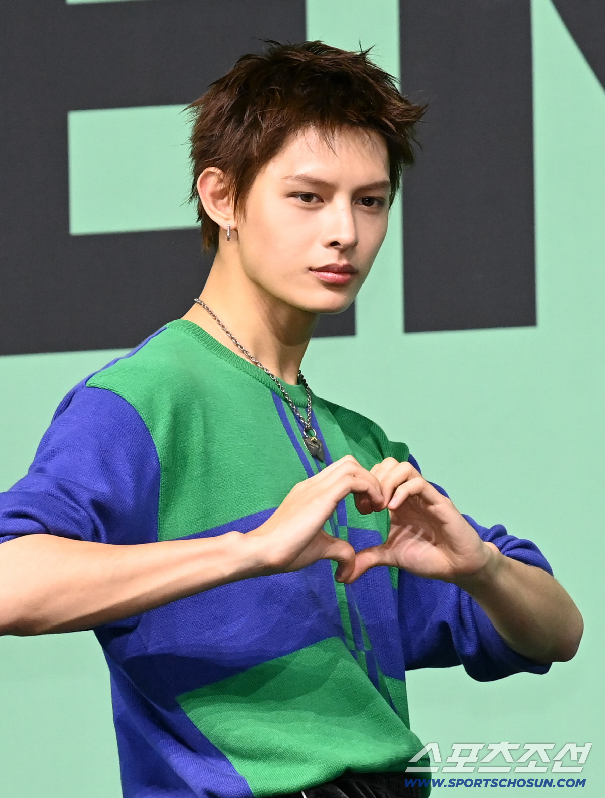 코르티스(마틴, 제임스, 주훈, 성현, 건호)의 미니 2집 'GREENGREEN' 미디어 쇼케이스가 20일 예스24 라이브홀에서 열렸다. 포즈를 취하는 코르티스 제임스의 모습. 허상욱 기자 wook@sportschosun.com/2026.04.20/