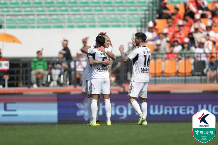 [K리그1 프리뷰]'말컹 부활' 울산-'대어' 낚은 대전, 쉴 틈 없는 일정 속 숨막히는 K리그1 순위 경쟁...'연패 없다' 서울→'반전 필요' 전북-포항끼지