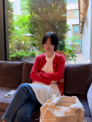 송혜교, 파리서 '남사친'과 데이트 후 본업 모먼트…180도 바뀐 '반전 민낯'