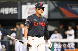 너를 이겨야 내가 산다...'단두대 매치' 돼버린 두산-롯데, 밀리면 시즌 전체 망친다