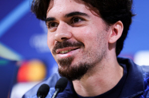 '대체불가' 중원사령관 비티냐 부상→PSG 비상! 뒤꿈치 염증 소견, 3~4일 치료 후 주말 재검진..'이강인에게 기회 주자'