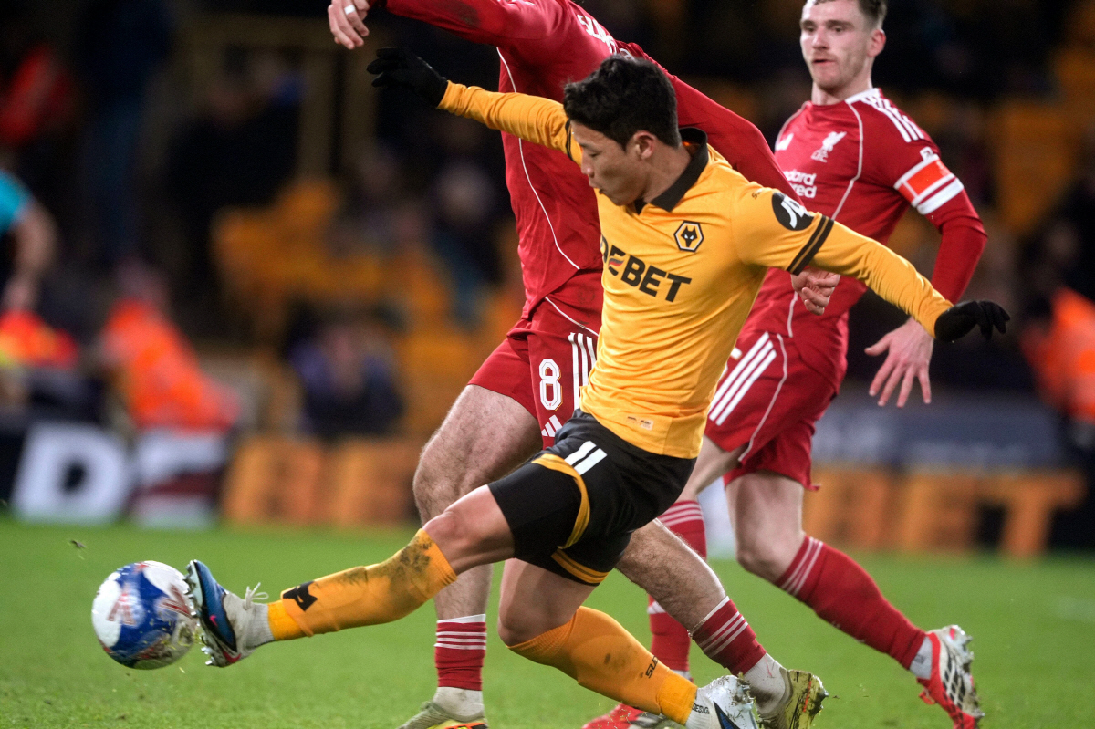 Wolverhampton Wanderers' Hwang Hee-Chan, front, scores their first goal of the game during an English FA Cup fifth round match against Liverpool, Friday, March 6, 2026, in Wolverhampton, England. (Peter Byrne/PA via AP) UNITED KINGDOM OUT; NO SALES; NO ARCHIVE; PHOTOGRAPH MAY NOT BE STORED OR USED FOR MORE THAN 14 DAYS AFTER THE DAY OF TRANSMISSION; MANDATORY CREDIT