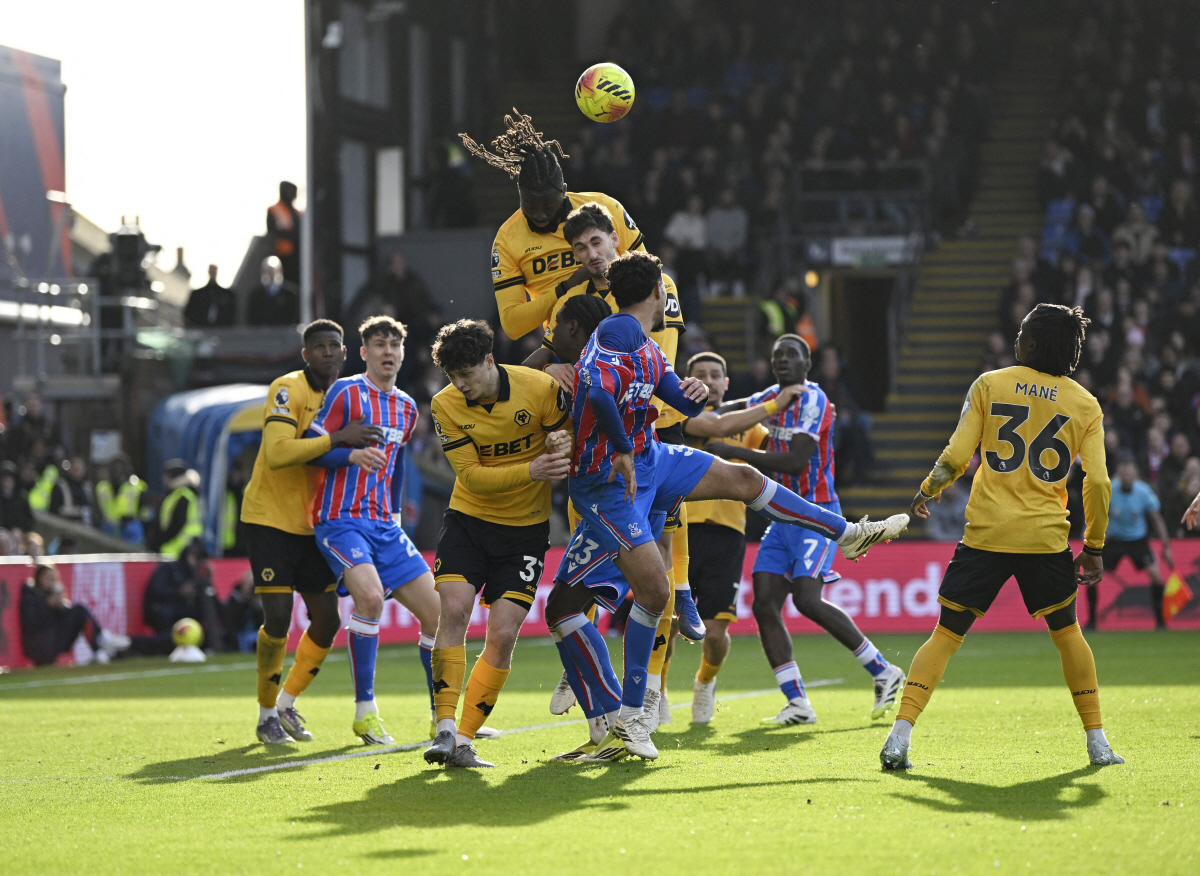 "준비된 실패" 황희찬의 울버햄턴은 왜 강등됐나...BBC "이적시장의 뼈아픈 실책, 쿠냐 등 이탈 공백→몰락 자초"