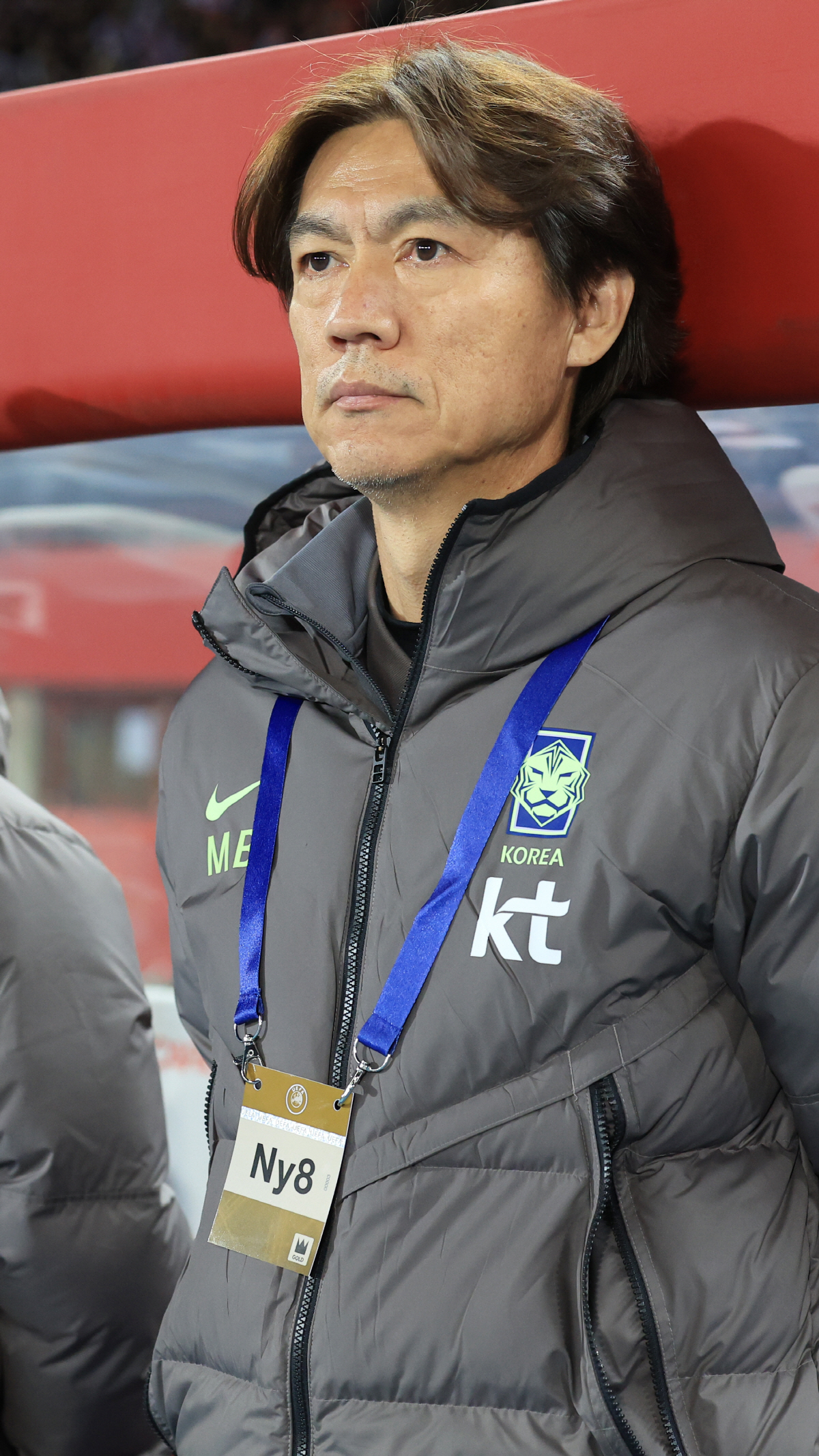 경기 시작 기다리는 홍명보 감독 (빈[오스트리아]=연합뉴스) 최재구 기자 = 31일(현지시간) 오스트리아 빈 에른스트 하펠 스타디움에서 열린 한국 축구 국가대표팀과 오스트리아의 평가전에서 홍명보 감독이 벤치에서 경기 시작을 기다리고 있다. 2026.4.1 jjaeck9@yna.co.kr(끝)