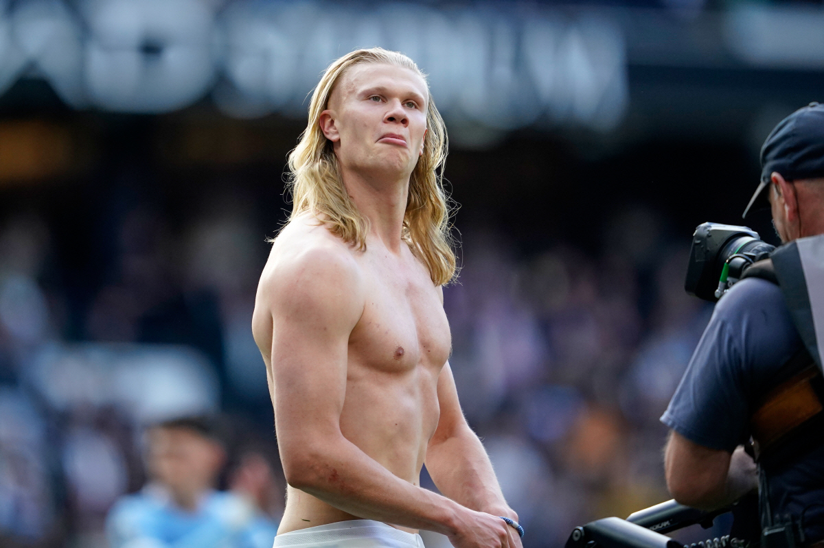 "소 심장 먹고 적색광 샤워,겨드랑이 제모" 아스널 잡은 홀란, 괴물 피지컬 뒤 '6000kcal 광기의 루틴'