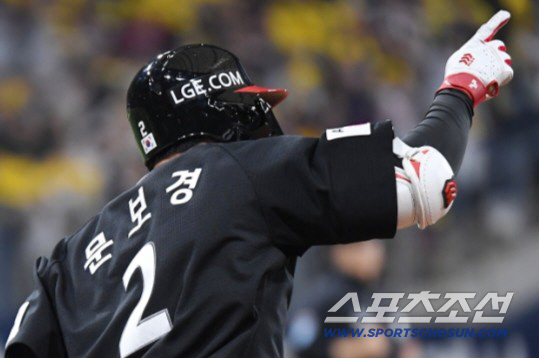 "찝찝한 게 사라졌다" 130m 쐐기포 폭발 WBC 타점왕의 생존법. '못칠 땐 걸어간다' 타율 하락→출루율 상승