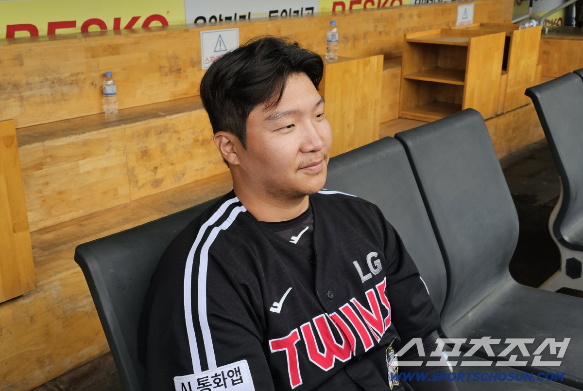 LG 문보경이 19일 대구 삼성전 후 인터뷰를 하고 있다. 대구=권인하 기자