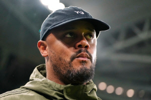 韓 축구 역대 1위 김민재, 박지성 이후 최초 기록→3옵션 잔류 선택 옳았다! '리그 2연패' 콤파니 향한 찬사 