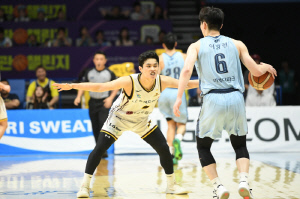 [4강 PO 프리뷰] 산왕공고 LG vs 북산고 소노, 디펜스 정관장 vs 오펜스 KCC. 각팀의 아킬레스건. 4강 시리즈 핵심 변수는?