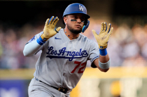 김혜성 충격 소식! 유격수 경쟁자 '통산 1000안타' 폭발 맹활약→연패 끊은 LAD 12-3 대승…오타니 52G 연속 출루 '亞 공동 선두'