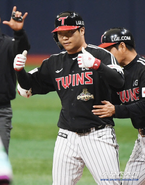 “수비 좀 나가줘” 결국 못했다. 문보경 부상 나비효과, 최대 피해자는 9년차 한살형