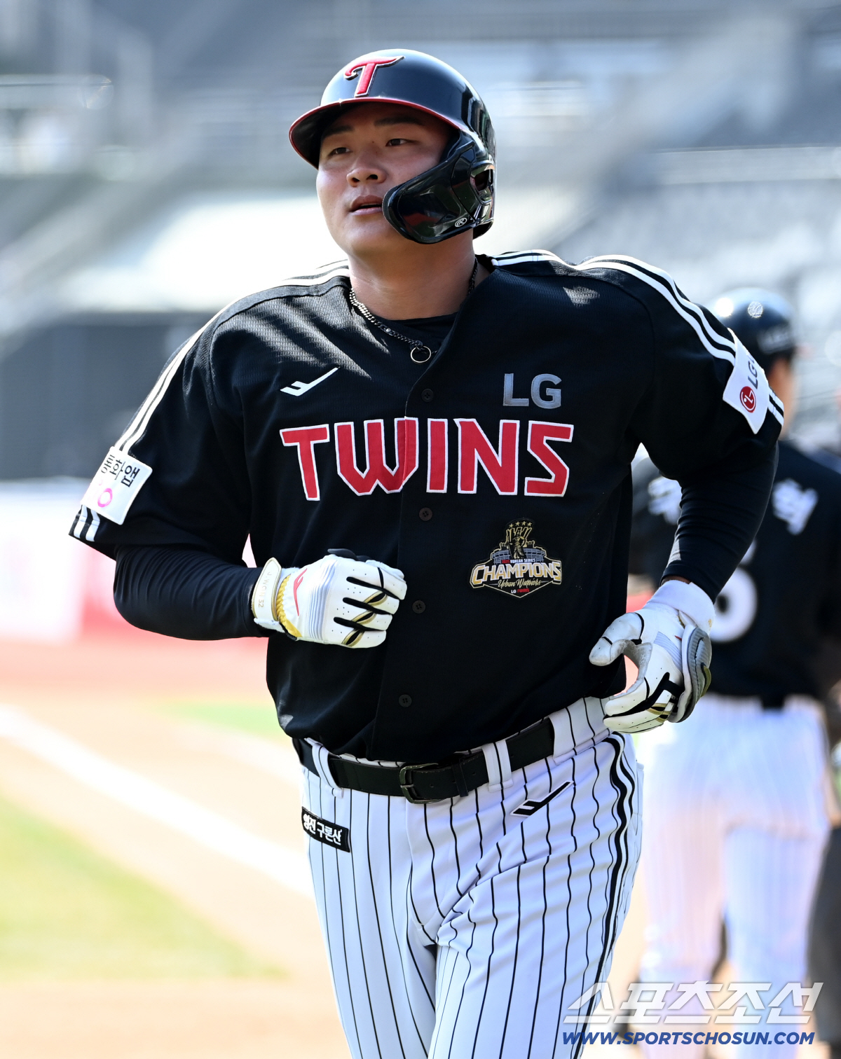 17일 수원KT위즈파크에서 열린 LG와 KT의 시범경기. 1회초 LG 이재원이 선제 솔로홈런을 치고 기쁨을 나누고 있다. 수원=허상욱 기자 wook@sportschosun.com/2026.03.17/