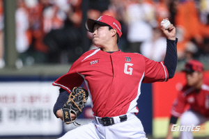 1군 첫 등판 아웃 하나 못잡고 강판, 충격 2군행...박세웅 동생에게 무슨 일이? [부산 현장]