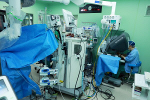 세브란스병원, 세계 첫 로봇수술 5만례 달성…단일공 수술 확대, 정밀의료 강화