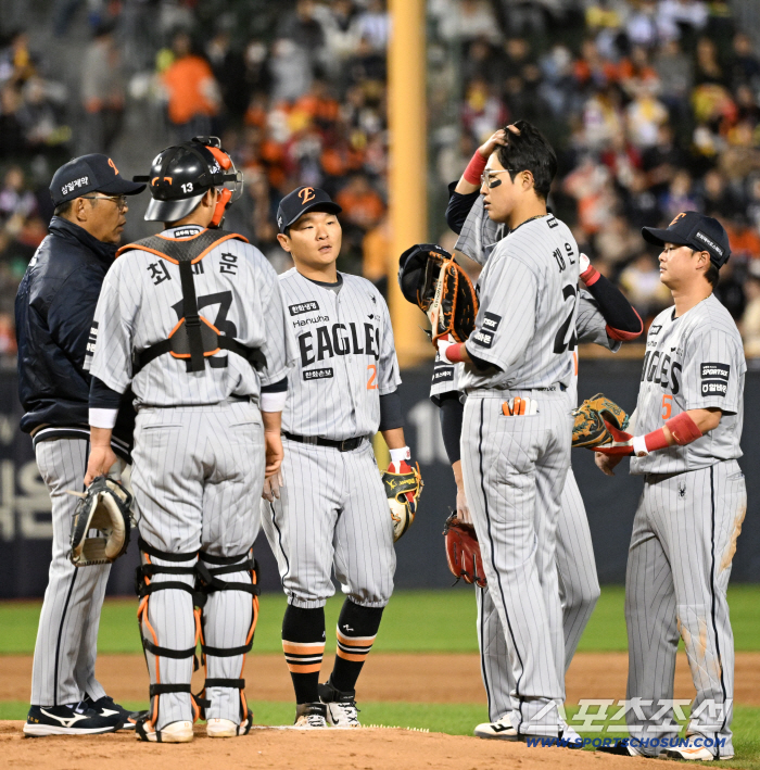 '다시 보는 KS' 3회까지는 좋았는데…'찬스 날리고, 실책에 폭투까지' 한화, 4회에 무슨 일이