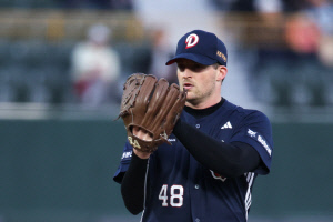 '75개만 던지랬더니, 승리 따낼 뻔' 벤자민 화려한 귀환...두산 3연승, 롯데 4연패 [부산 현장]