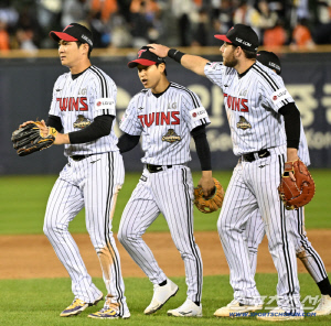 LG 진짜 강하다! 사령탑이 반긴 승리 과정 