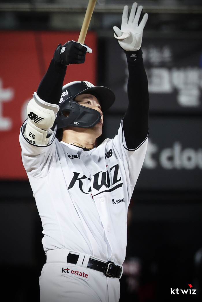 돌아온 김민혁이 끝냈다! KIA 3연패 늪 → KT 1위 등극…3시간42분 11회 혈투 끝낸 봄밤의 역전드라마 