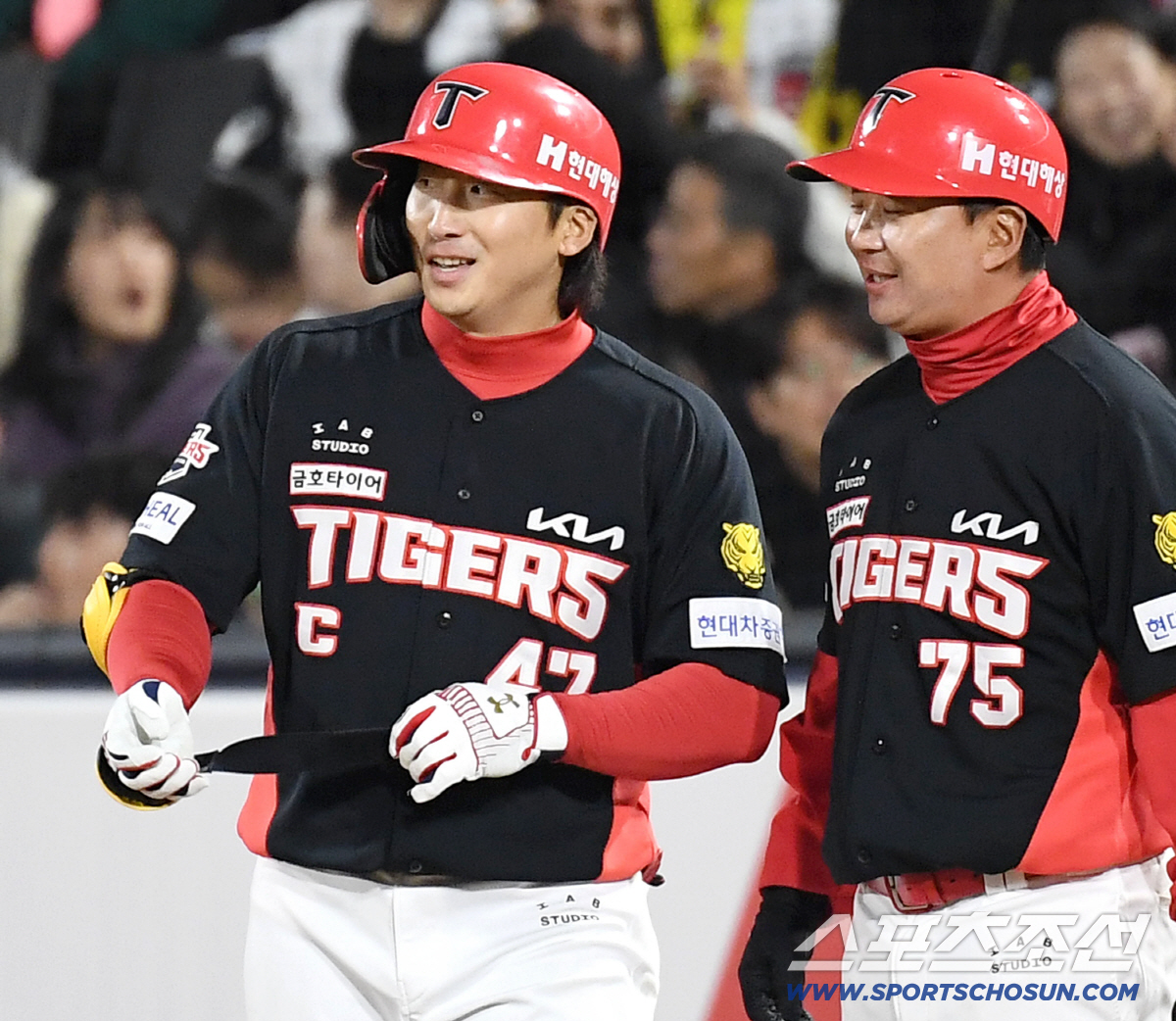 21일 수원 케이티위즈파크에서 열린 KT와 KIA의 경기. 6회 2사 1, 2루. 나성범이 2타점 적시타를 날렸다. 미소를 짓고 있는 KIA 나성범. 수원=송정헌 기자 songs@sportschosun.com/2026.04.21/